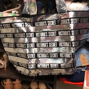 Victoria secret’s tote bag